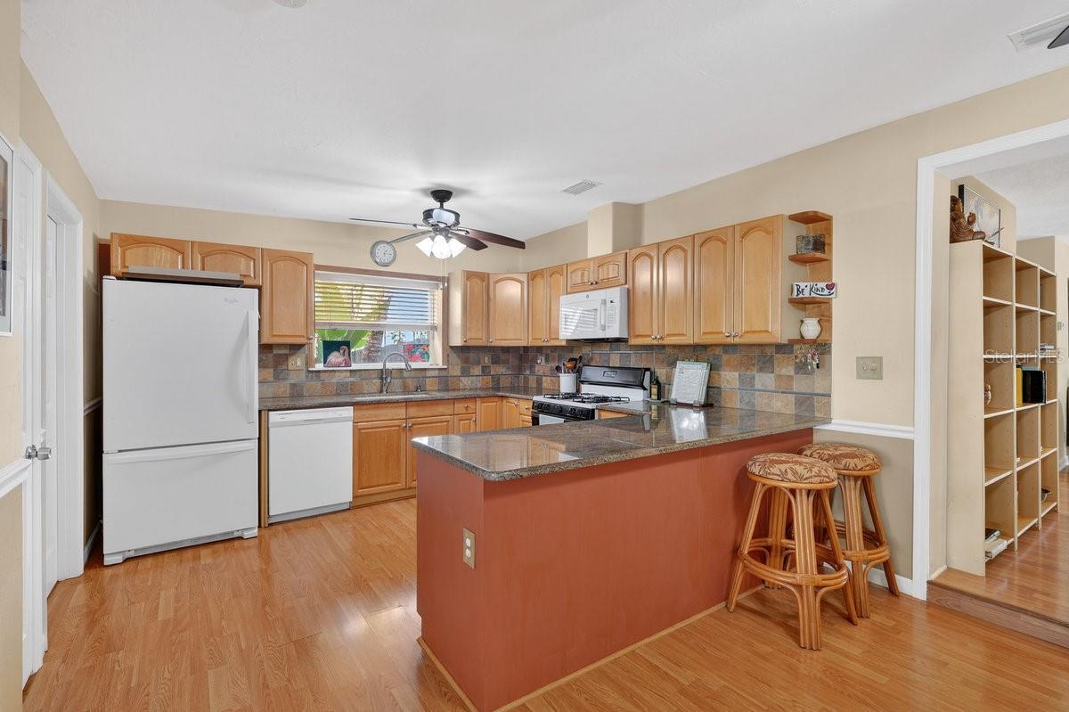 Image 13 of 52 For 810 9th Avenue