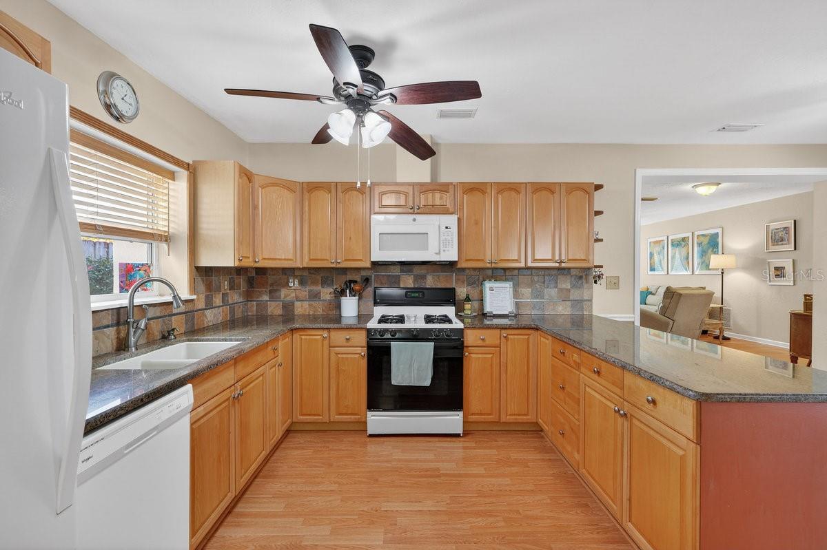 Image 14 of 52 For 810 9th Avenue