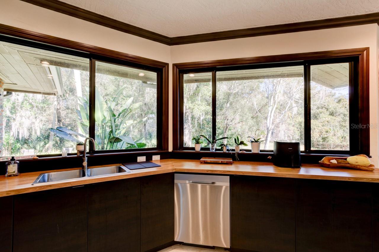 Image 20 of 38 For 1811 Spruce Creek Boulevard