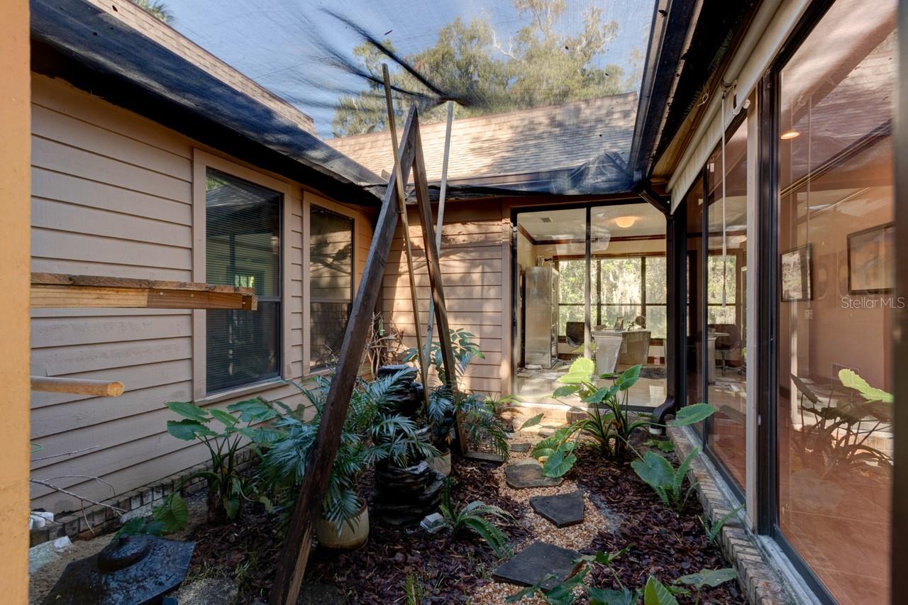 Image 22 of 38 For 1811 Spruce Creek Boulevard