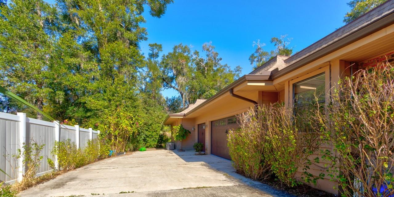 Image 7 of 38 For 1811 Spruce Creek Boulevard