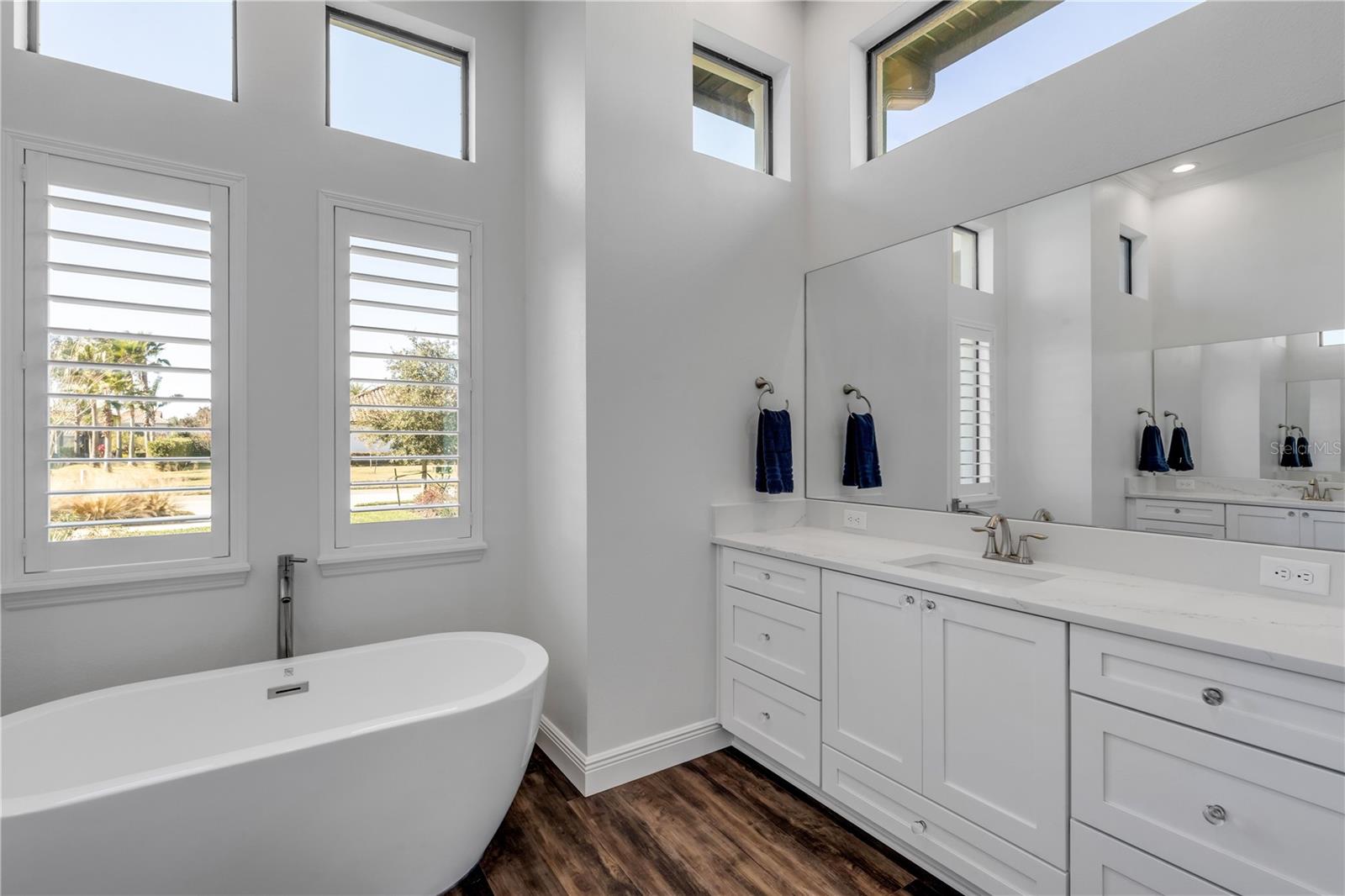 Image 40 of 89 For 3053 Isola Bella Boulevard