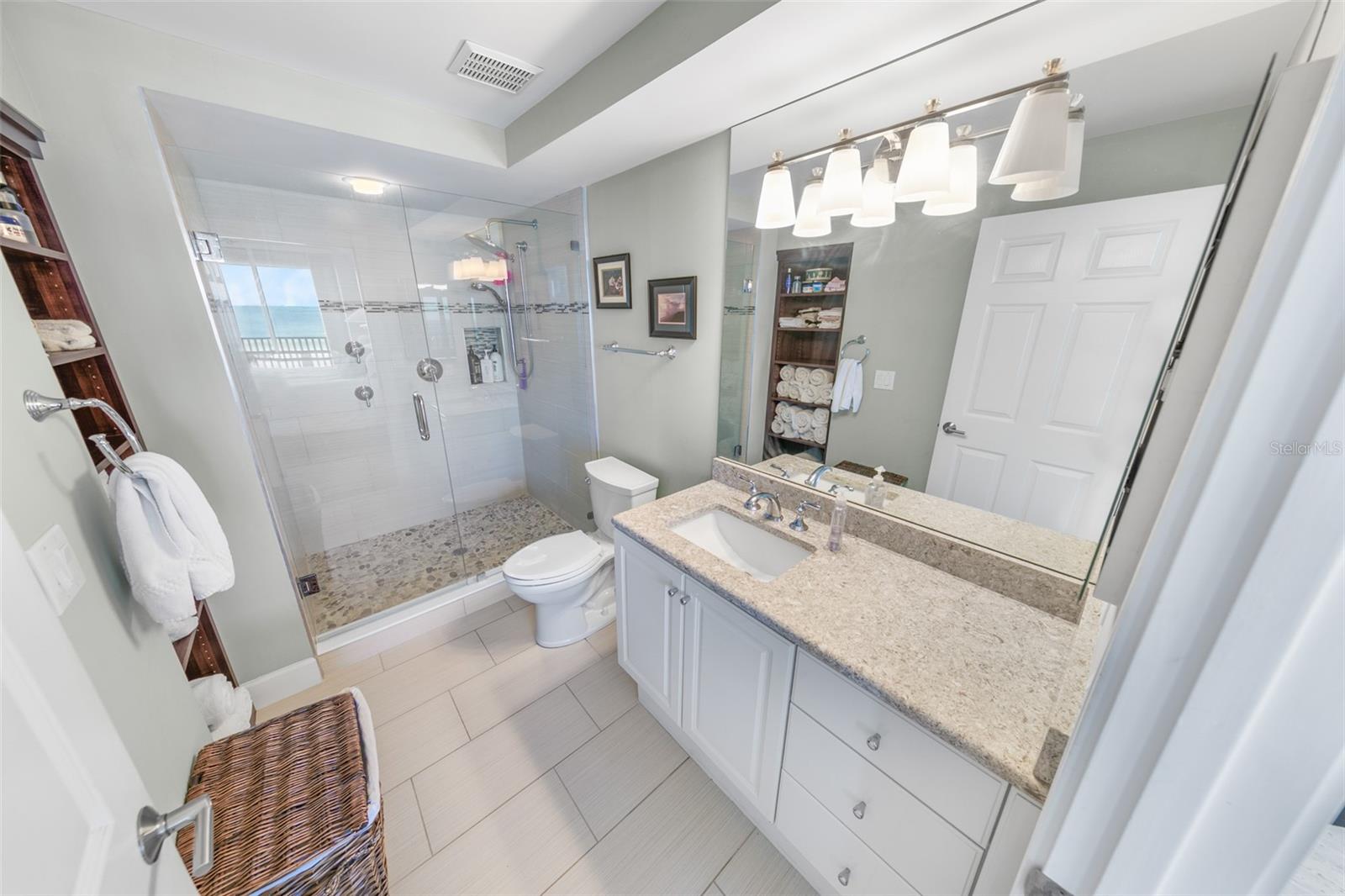 Image 31 of 52 For 4651 Atlantic Avenue 203