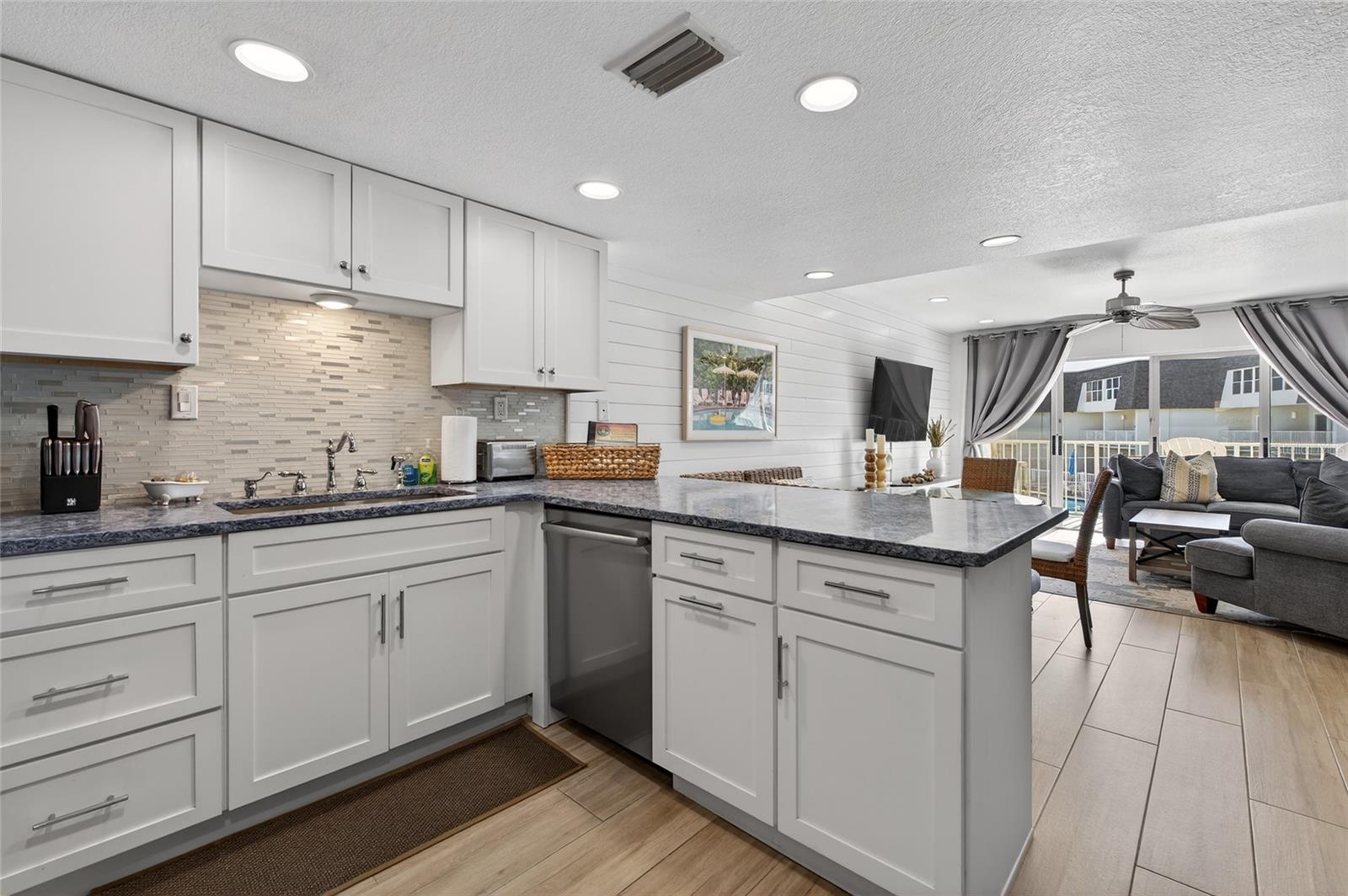 Image 13 of 38 For 4831 Saxon Drive 233