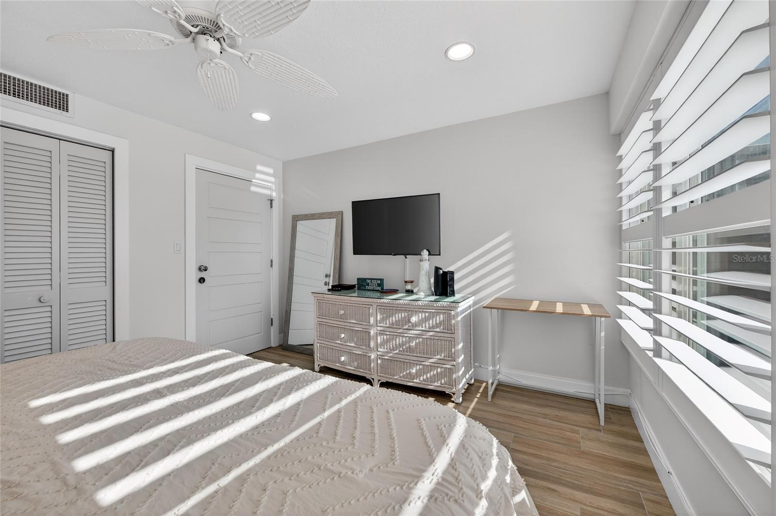 Image 21 of 38 For 4831 Saxon Drive 233