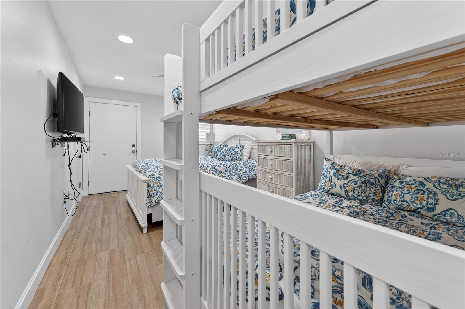 Image 24 of 38 For 4831 Saxon Drive 233