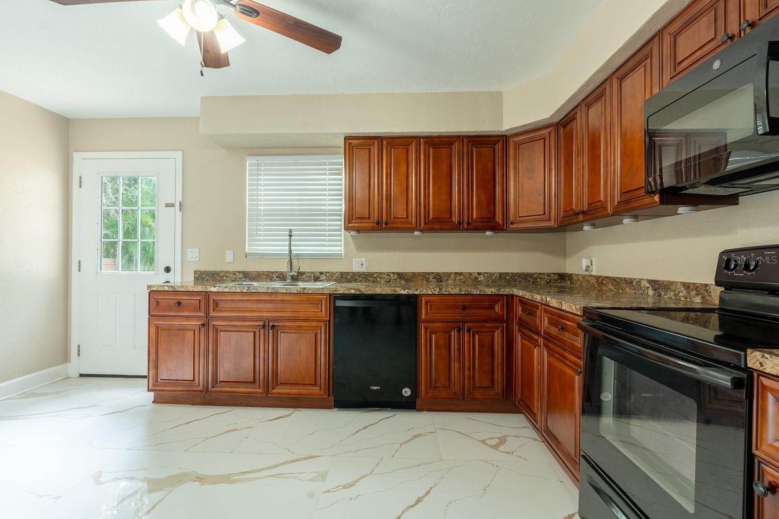 Image 10 of 32 For 138 Park Boulevard