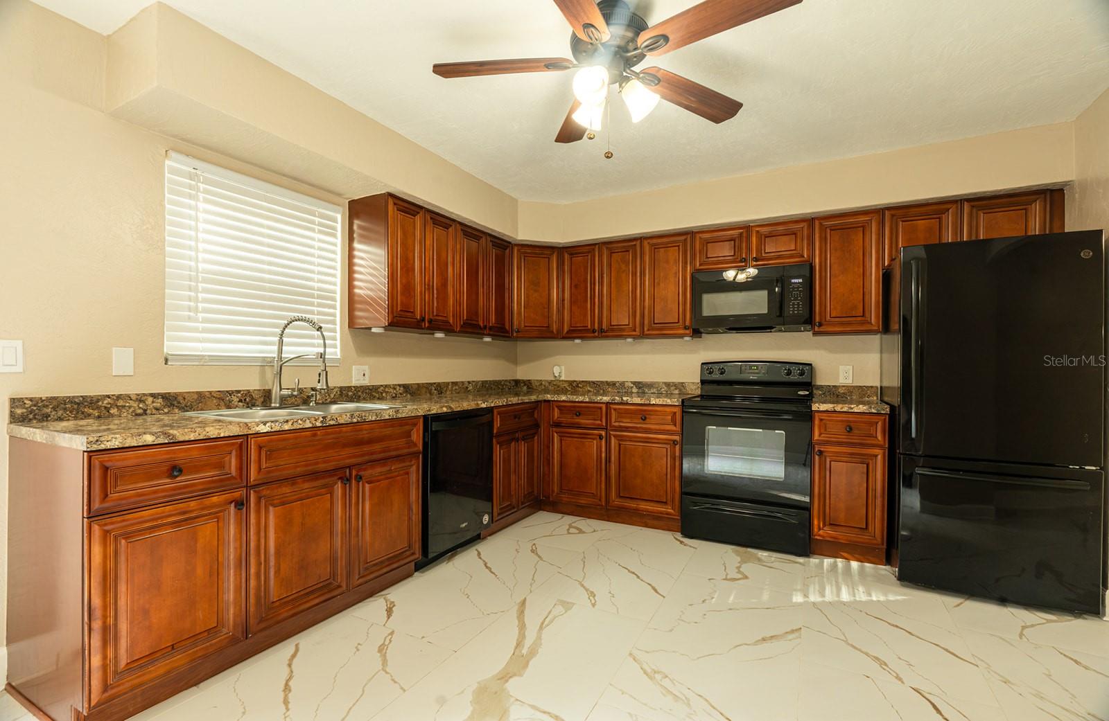 Image 8 of 32 For 138 Park Boulevard