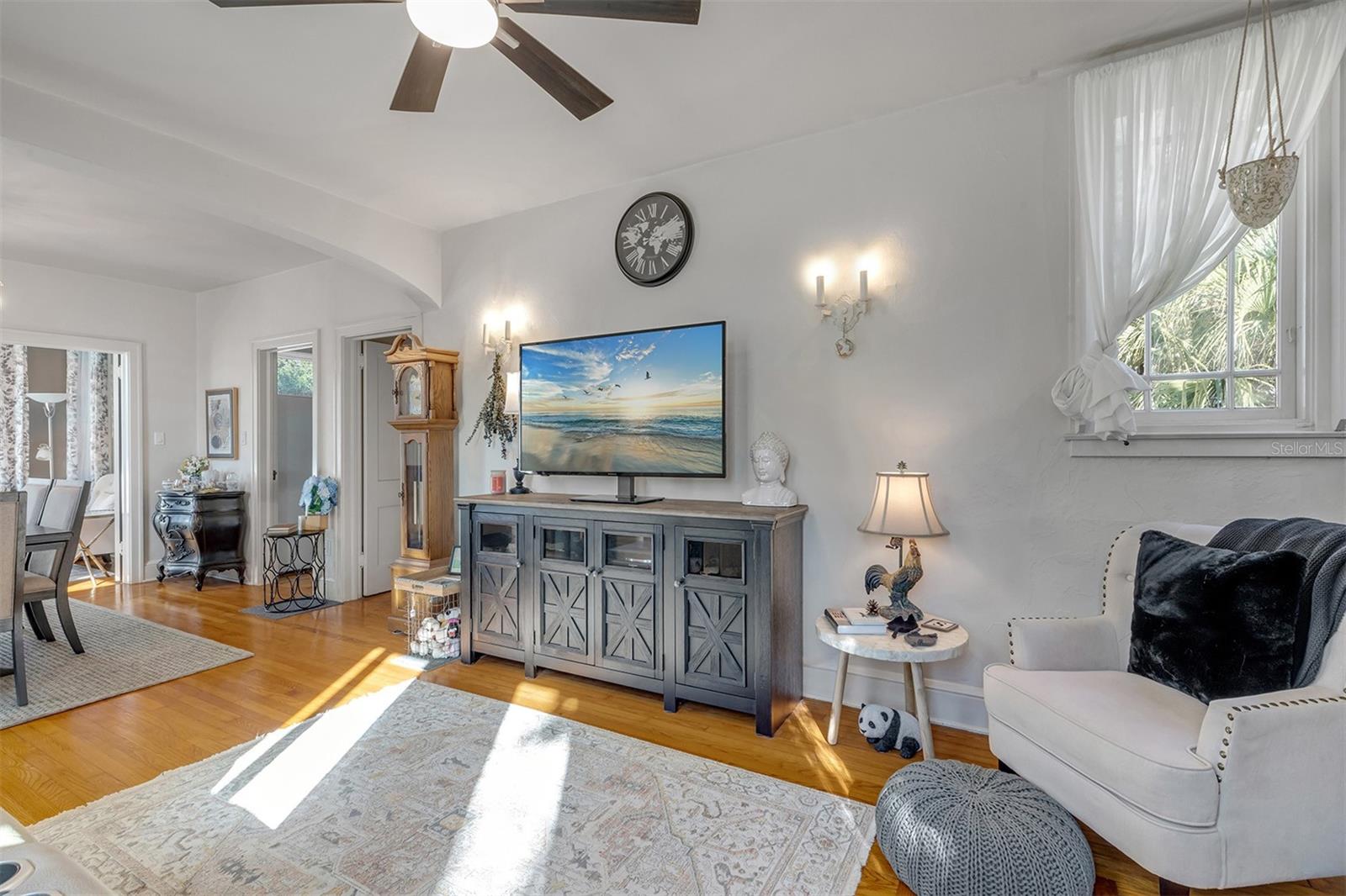 Image 12 of 91 For 113 Halifax Drive