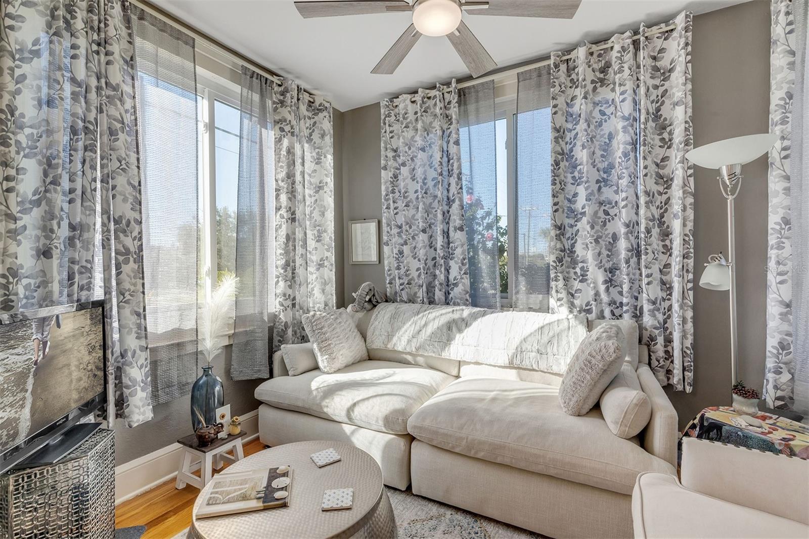 Image 21 of 91 For 113 Halifax Drive