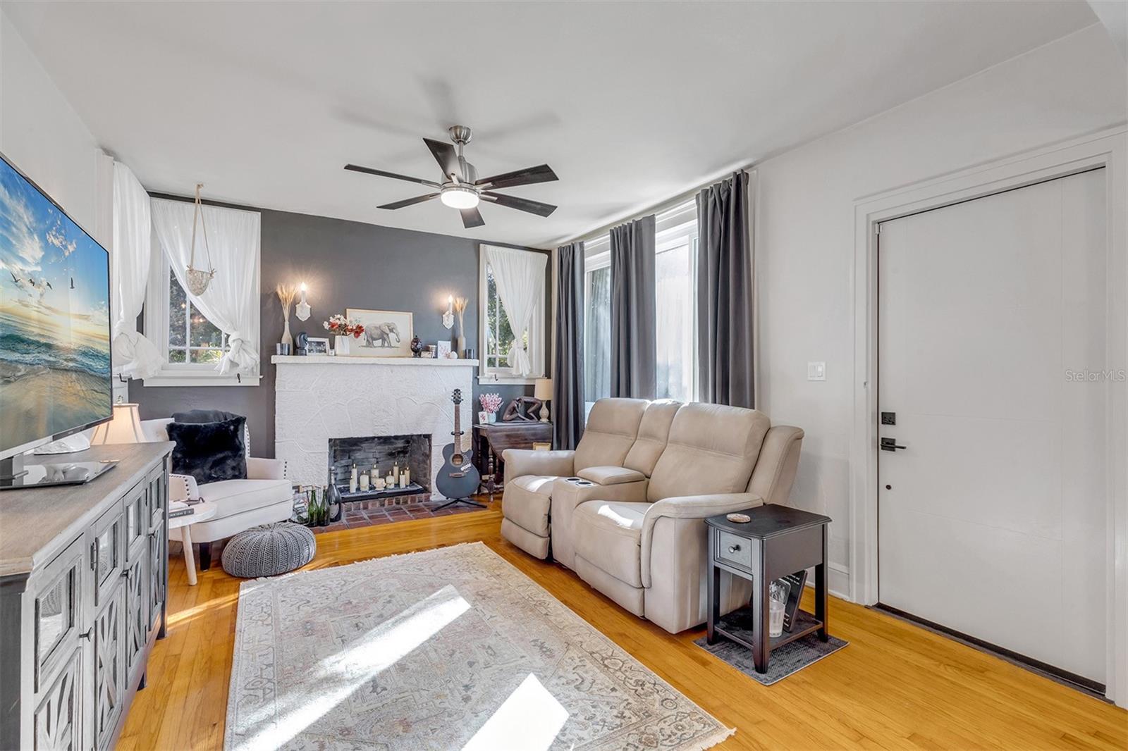 Image 9 of 91 For 113 Halifax Drive