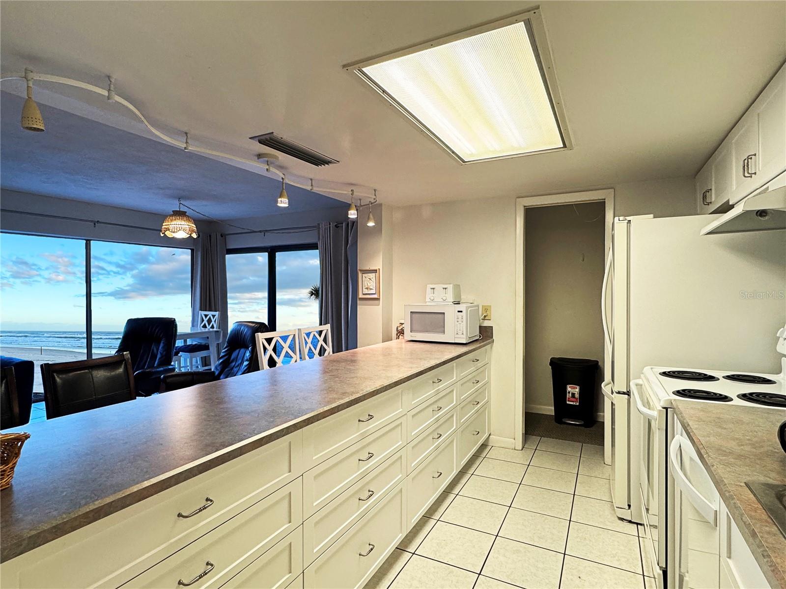 Image 14 of 37 For 1571 Atlantic Avenue 1110