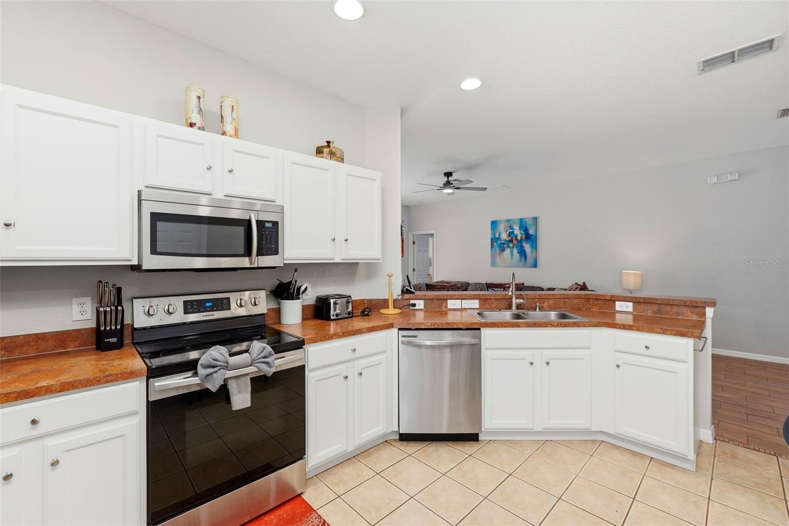 Image 16 of 49 For 16702 Caribbean Breeze Way