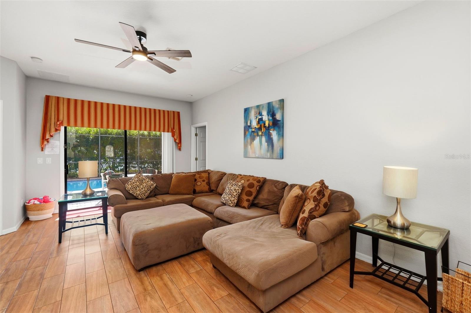 Image 9 of 49 For 16702 Caribbean Breeze Way