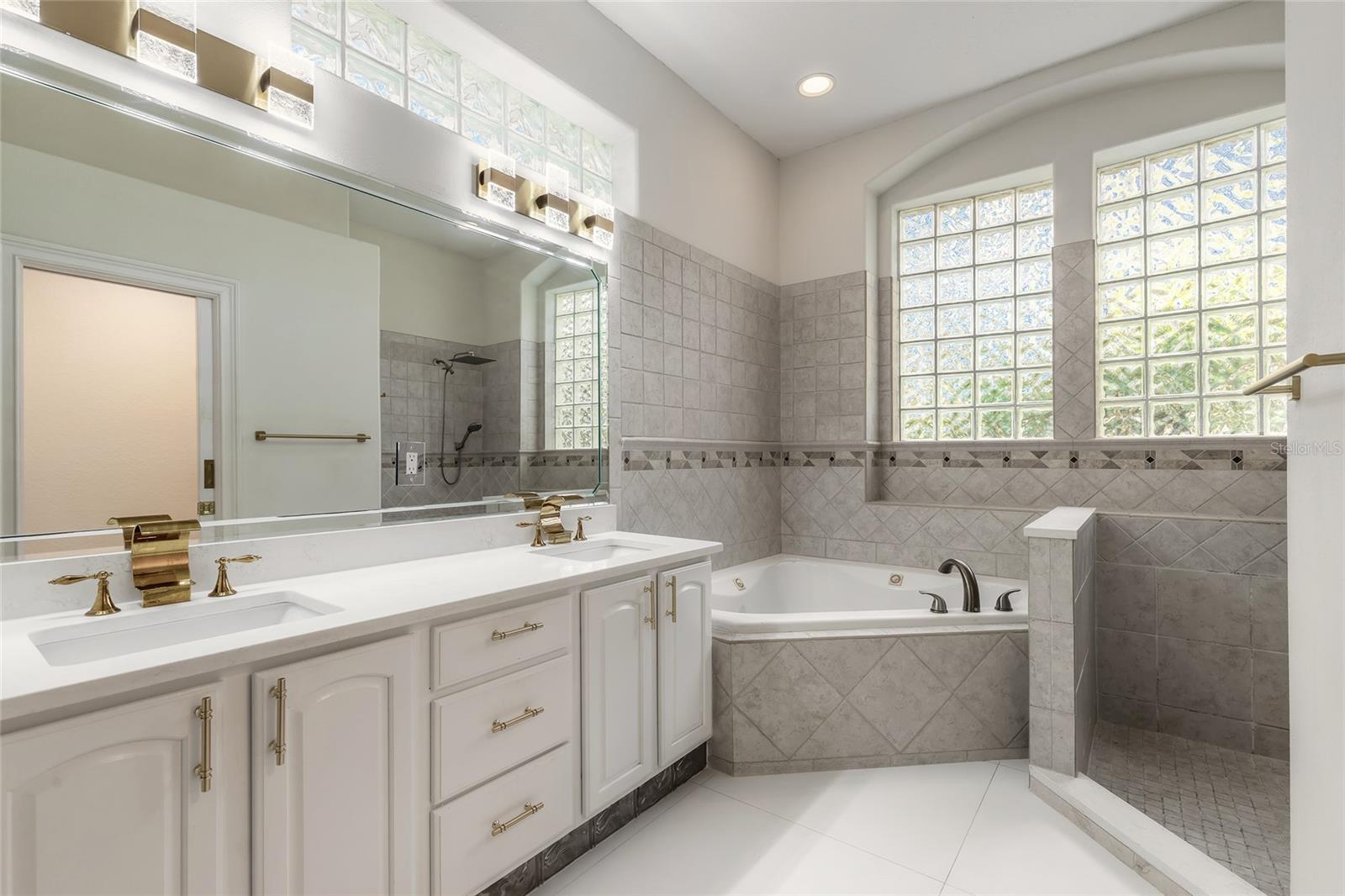 Image 36 of 85 For 1670 Roosevelt Boulevard