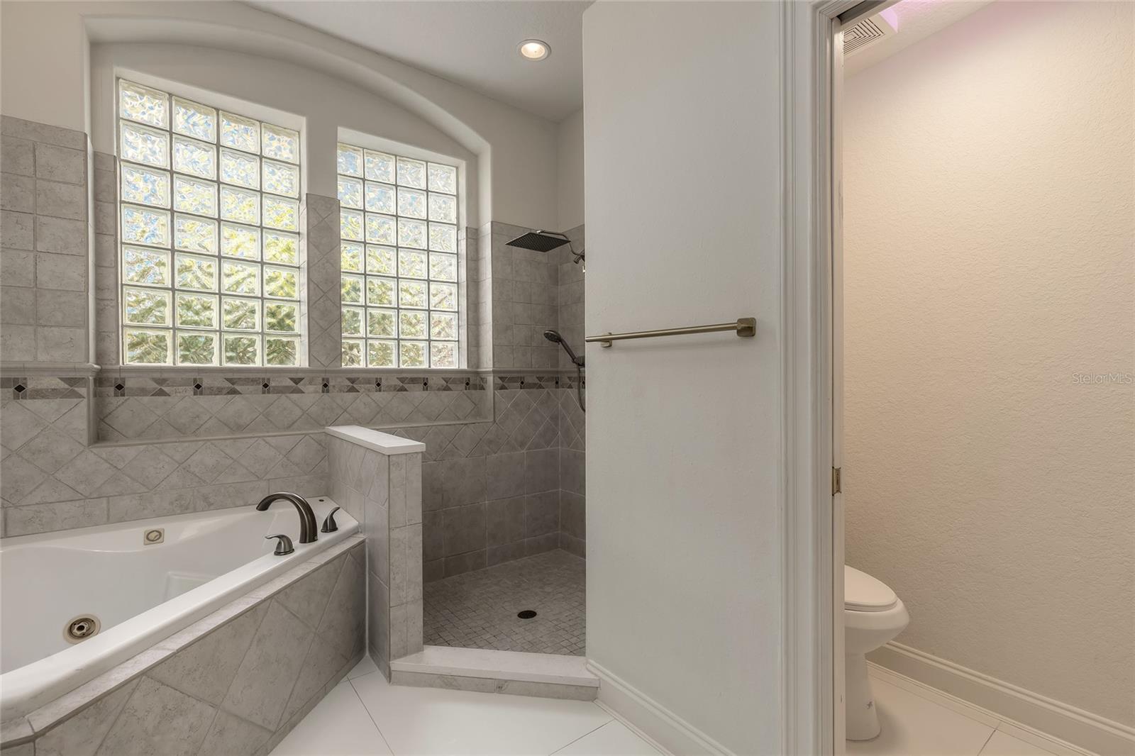 Image 37 of 85 For 1670 Roosevelt Boulevard