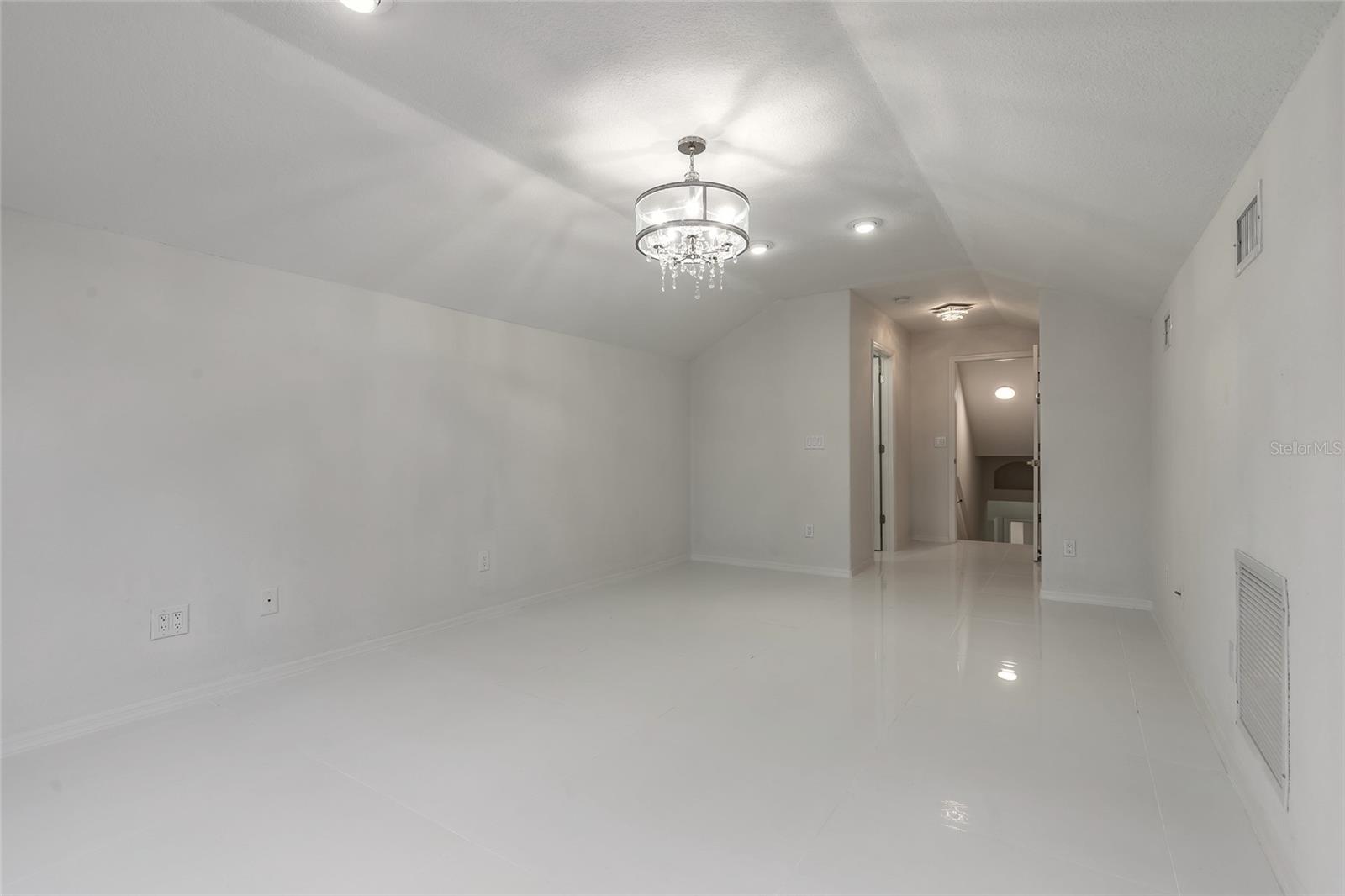 Image 53 of 85 For 1670 Roosevelt Boulevard