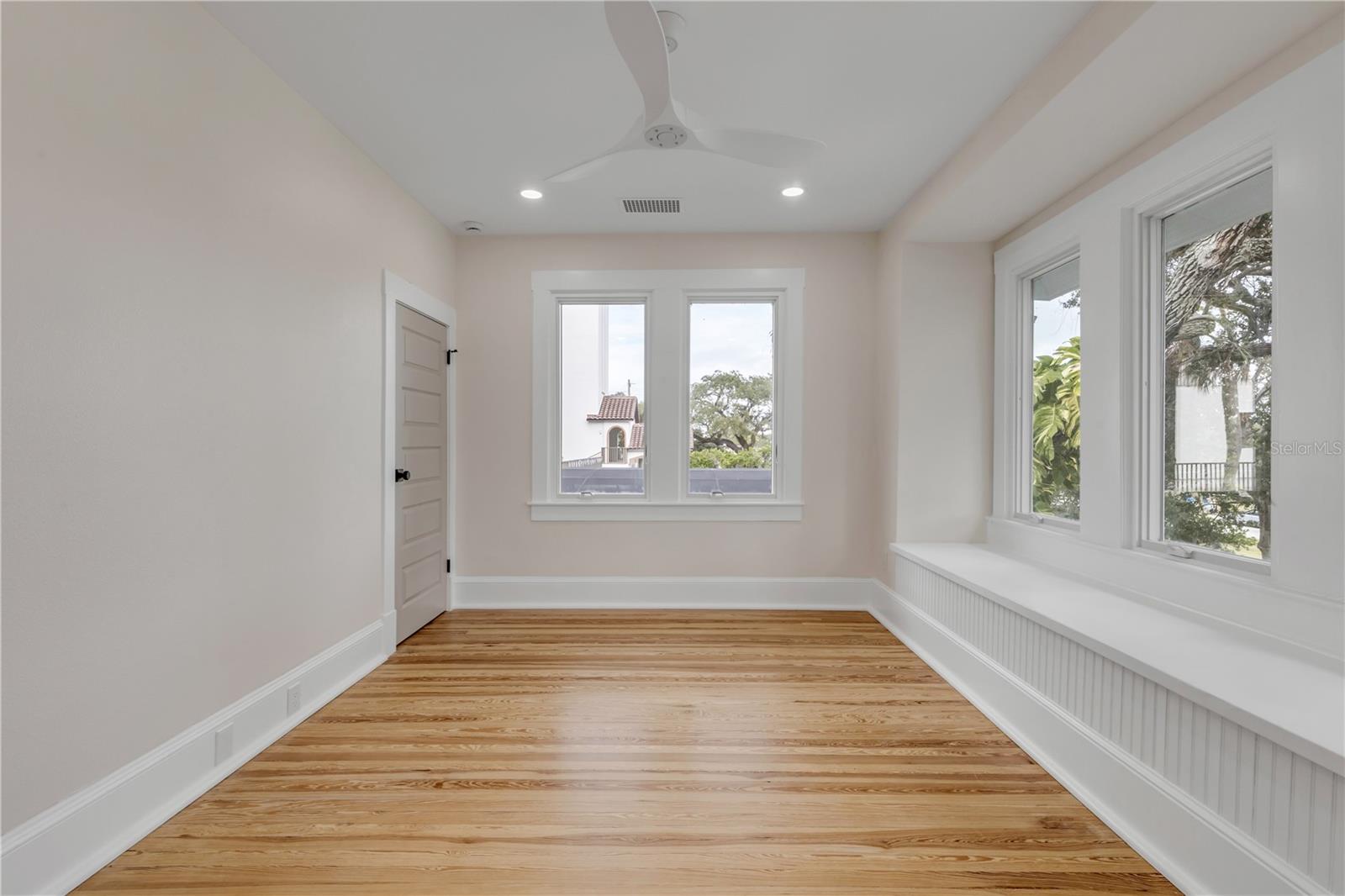 Image 10 of 100 For 214 Riverside Drive