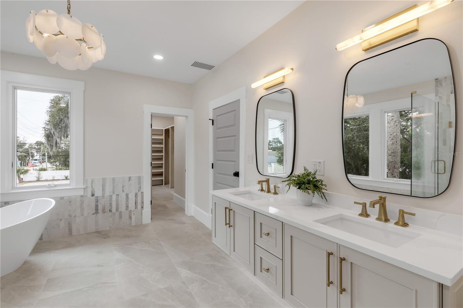 Image 11 of 100 For 214 Riverside Drive