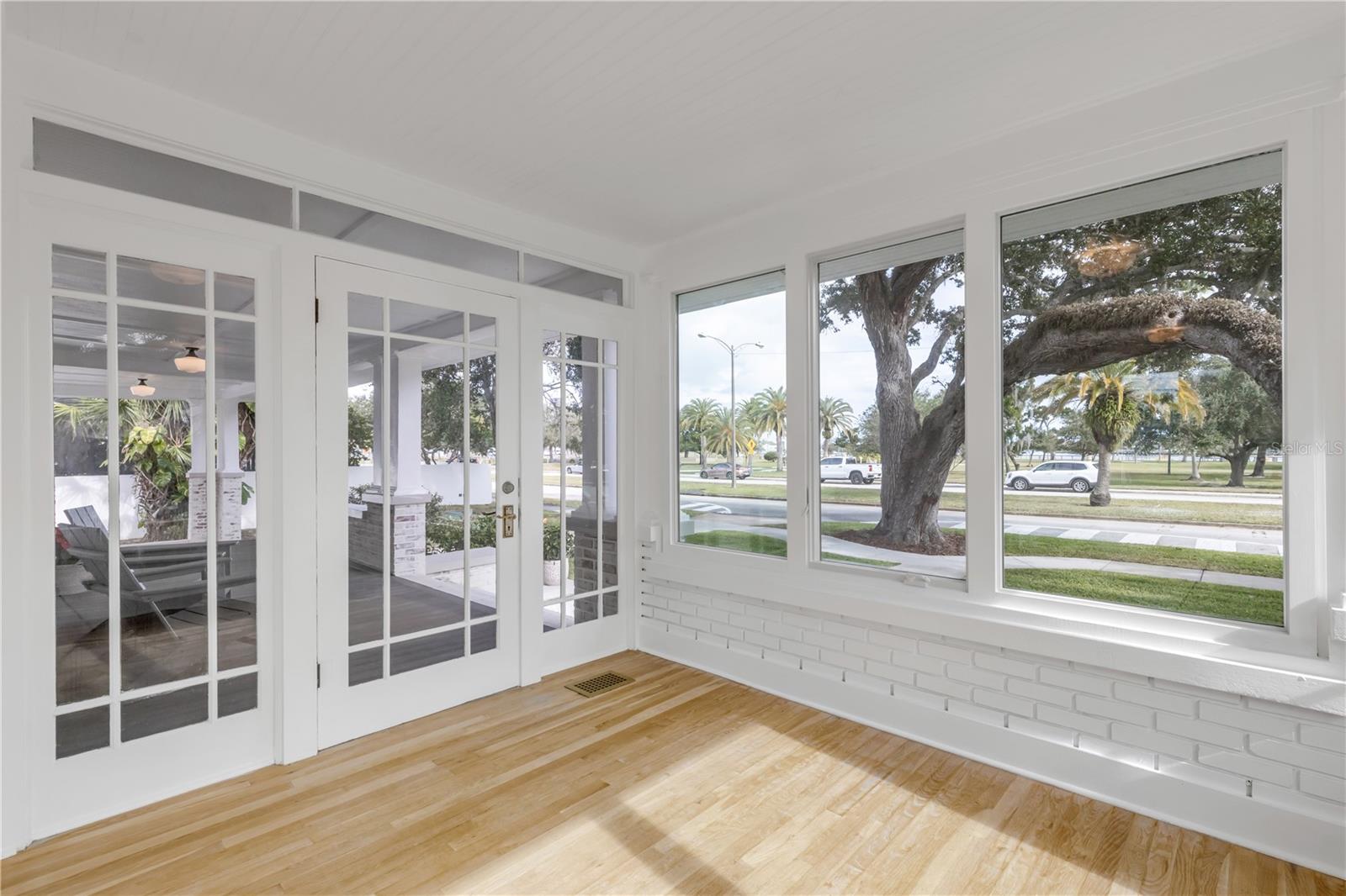 Image 20 of 100 For 214 Riverside Drive