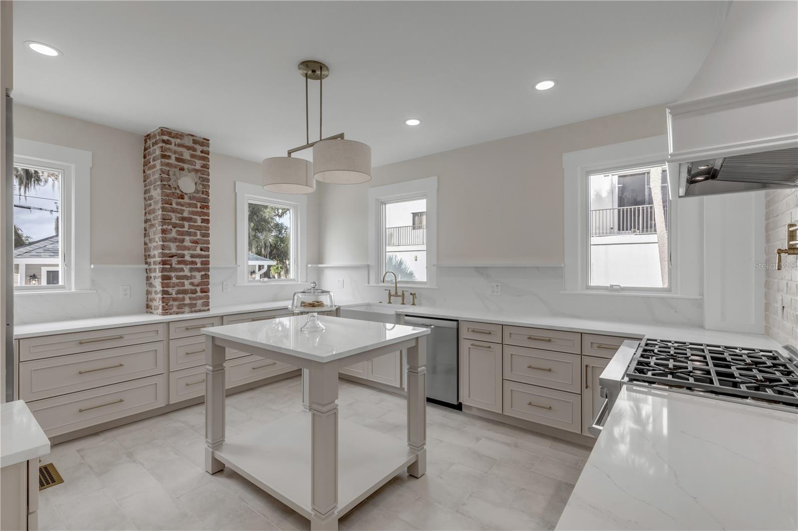 Image 25 of 100 For 214 Riverside Drive