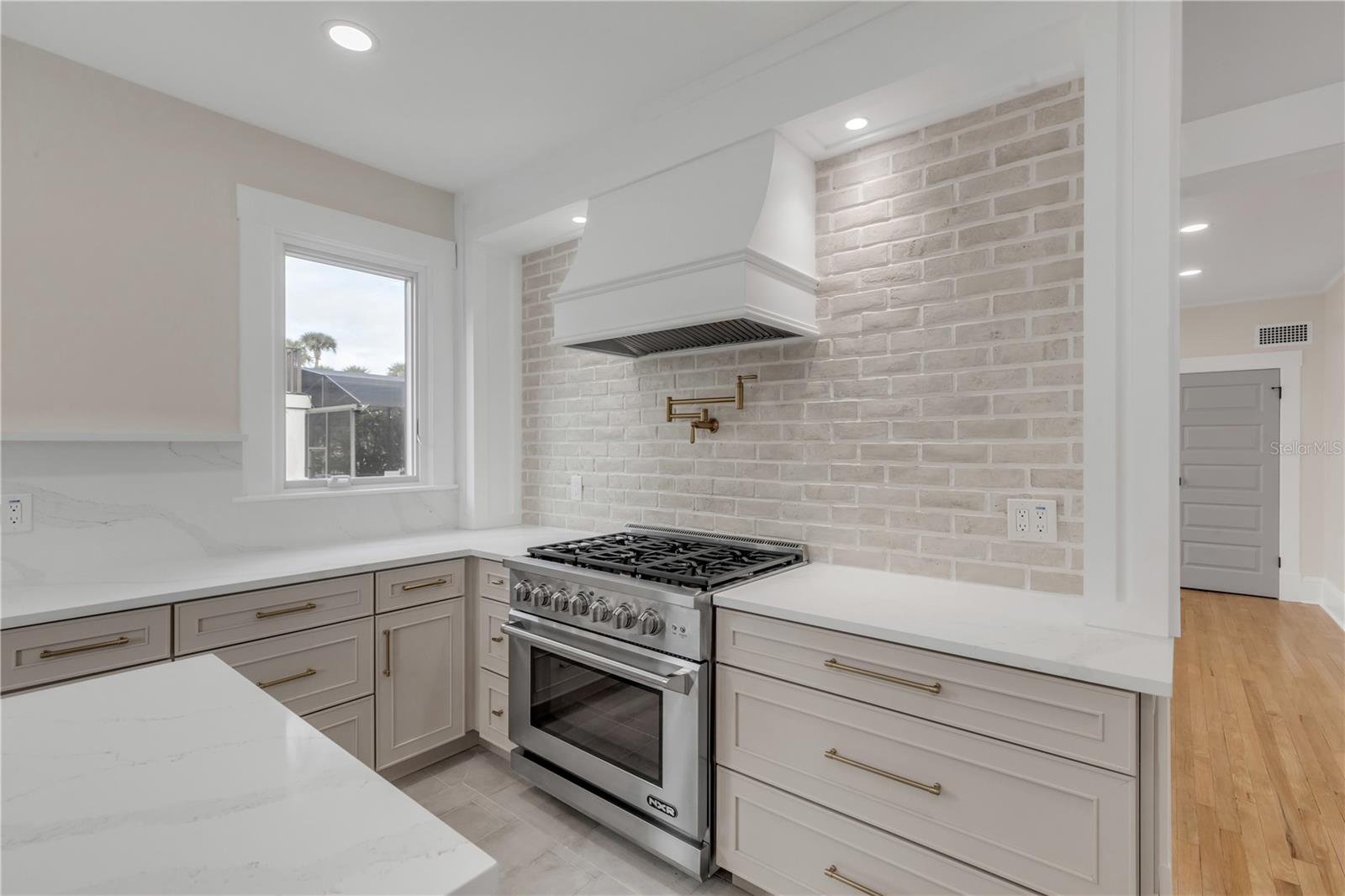 Image 26 of 100 For 214 Riverside Drive