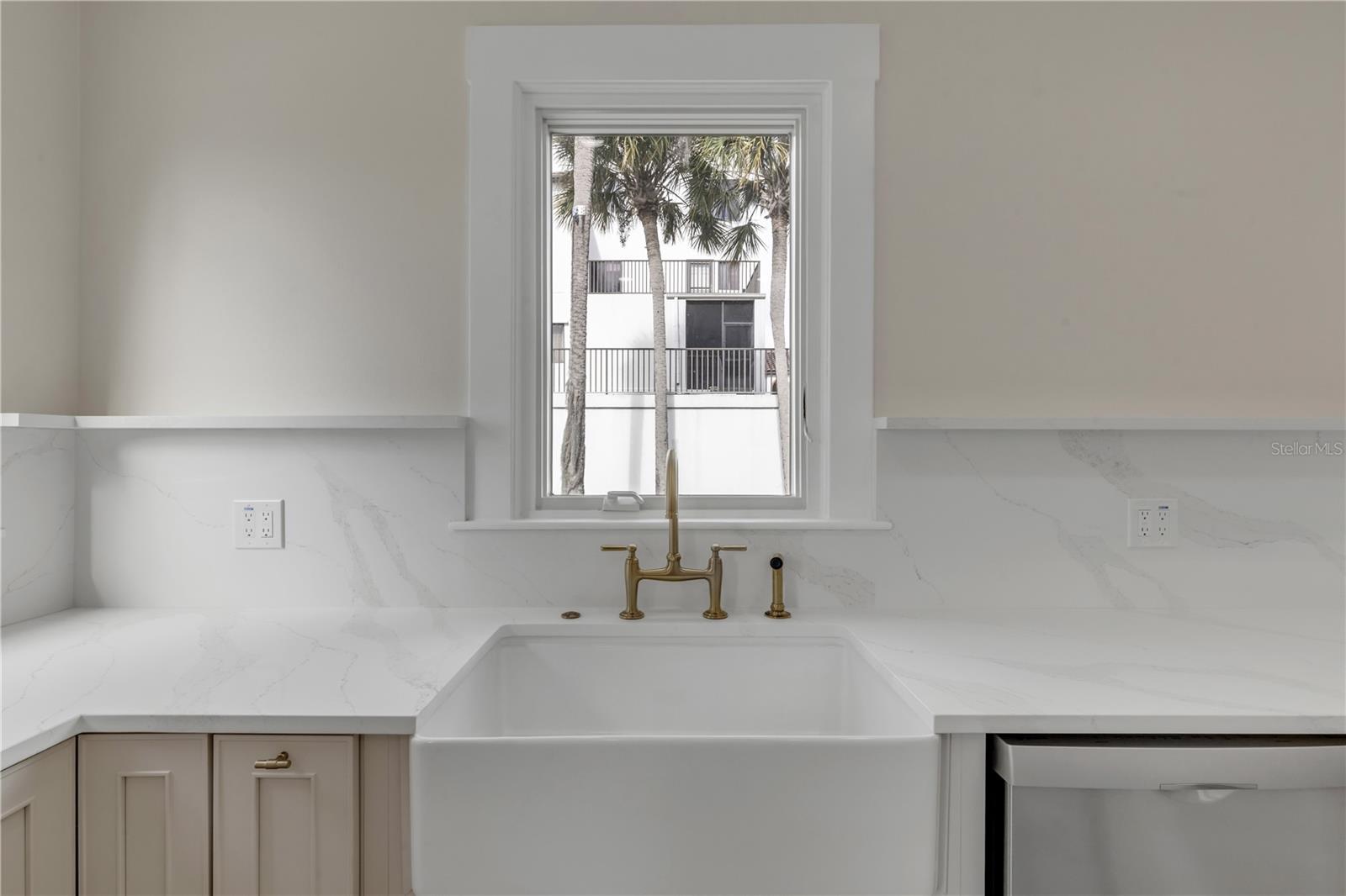 Image 27 of 100 For 214 Riverside Drive