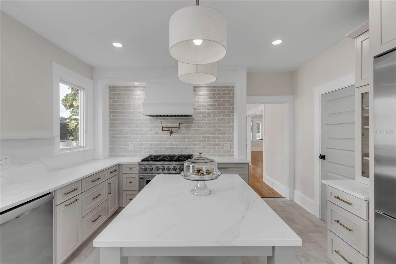 Image 28 of 100 For 214 Riverside Drive