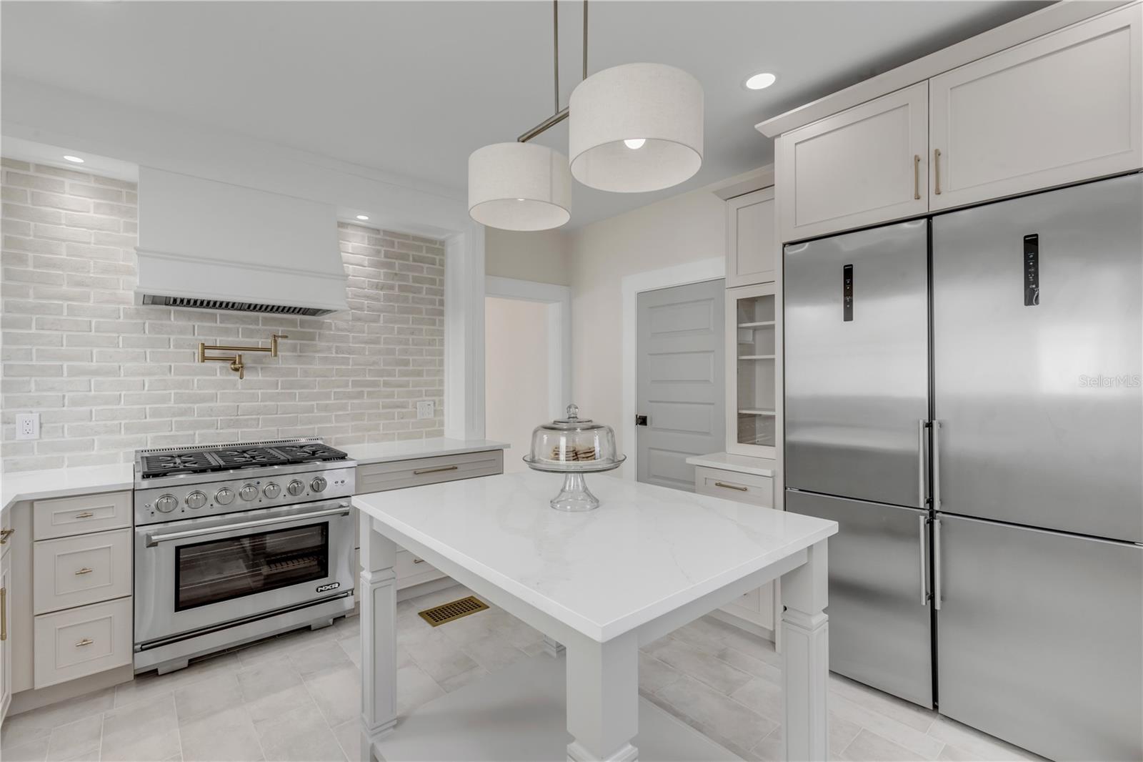 Image 29 of 100 For 214 Riverside Drive