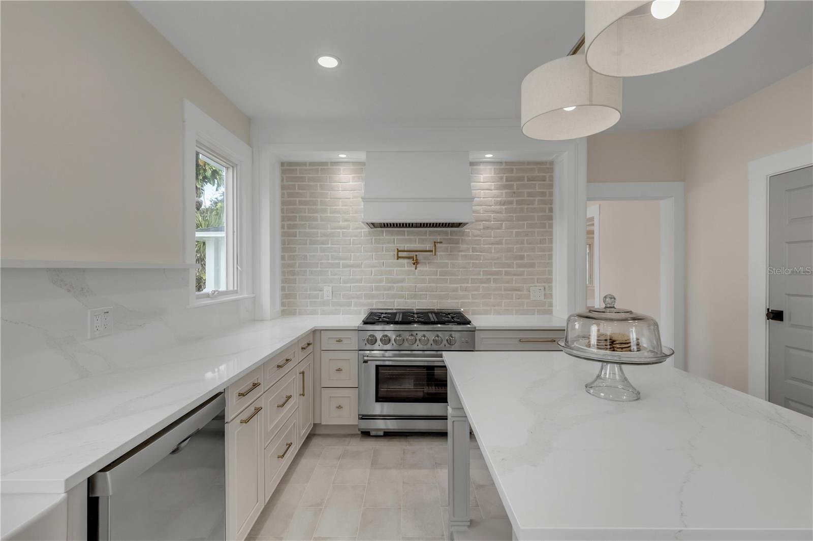 Image 30 of 100 For 214 Riverside Drive