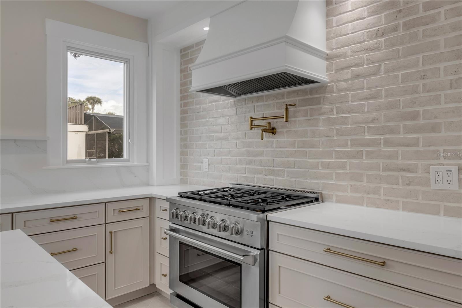 Image 35 of 100 For 214 Riverside Drive