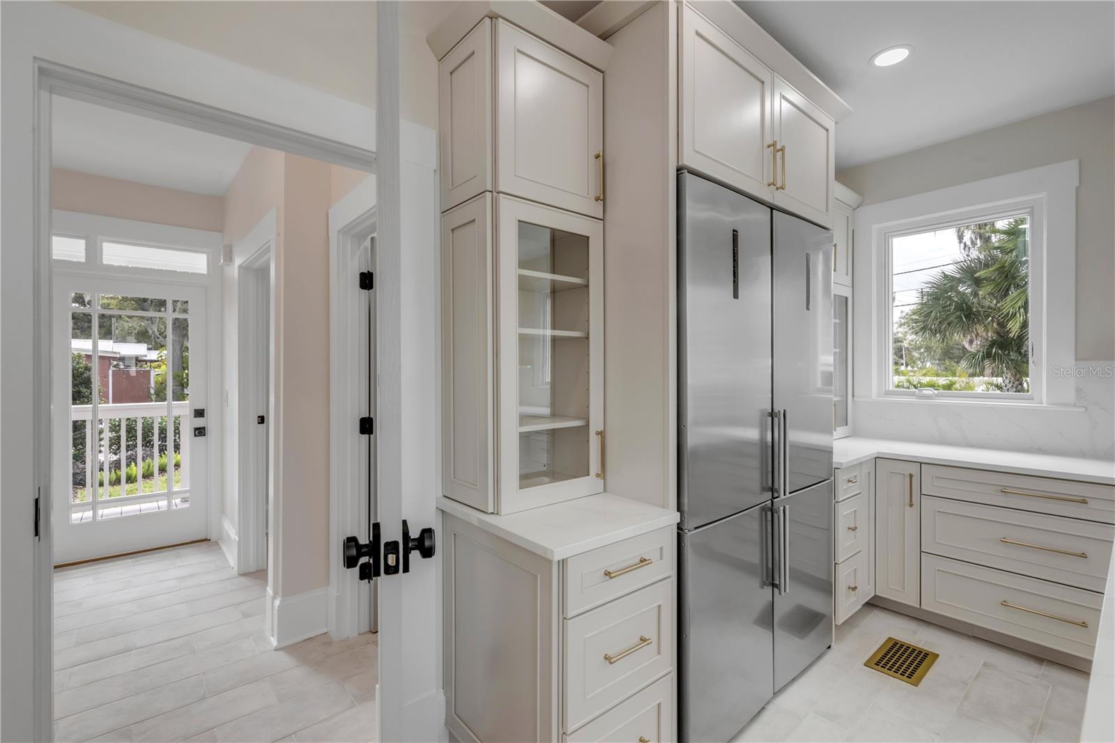 Image 36 of 100 For 214 Riverside Drive