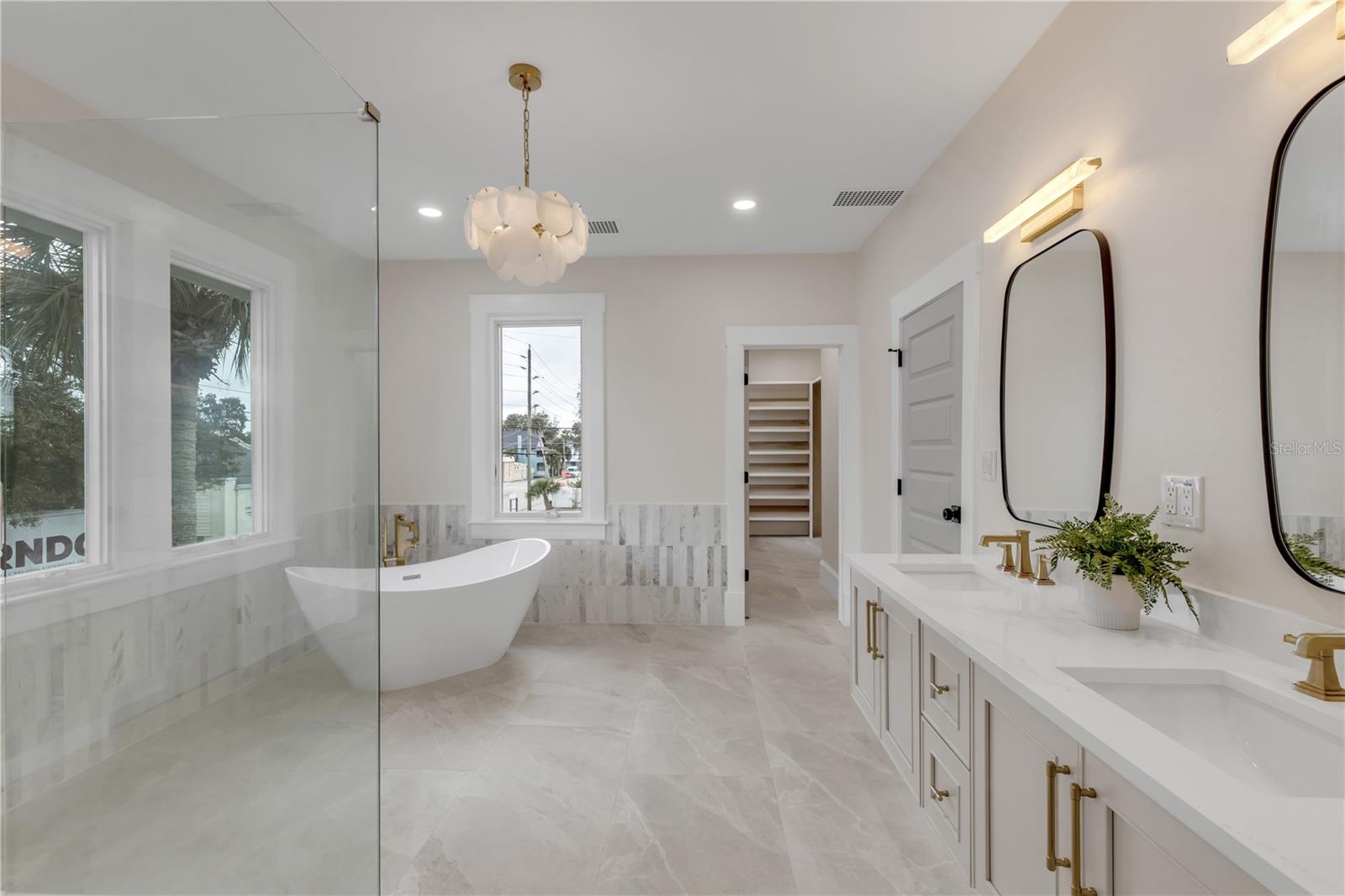 Image 5 of 100 For 214 Riverside Drive