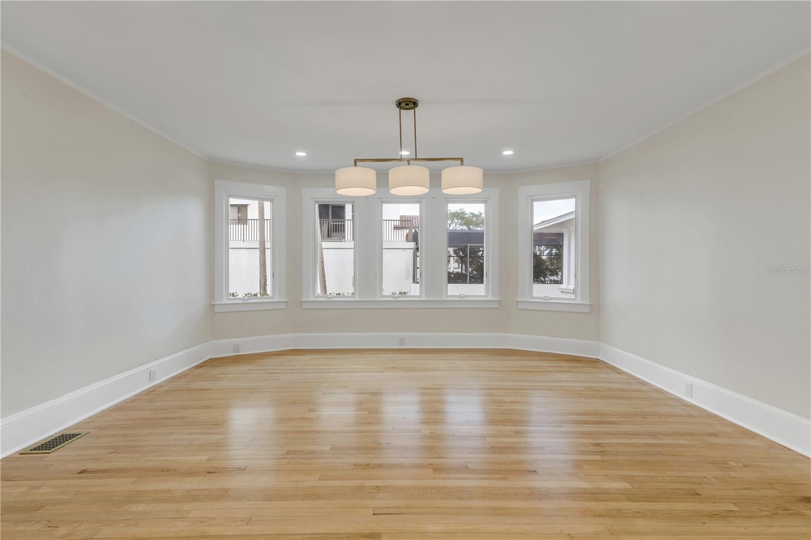 Image 9 of 100 For 214 Riverside Drive