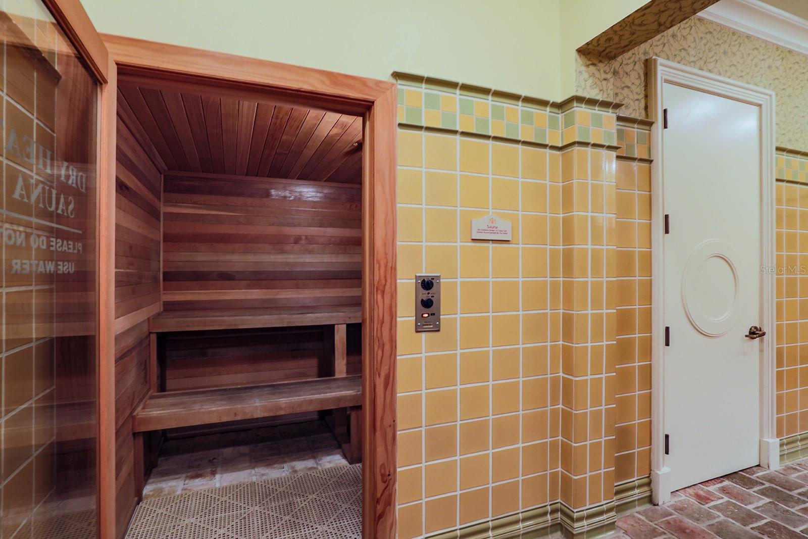 Image 44 of 92 For 265 Minorca Beach Way 404