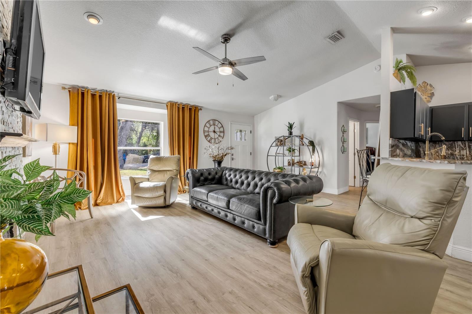 Image 13 of 51 For 223 Ariel Road