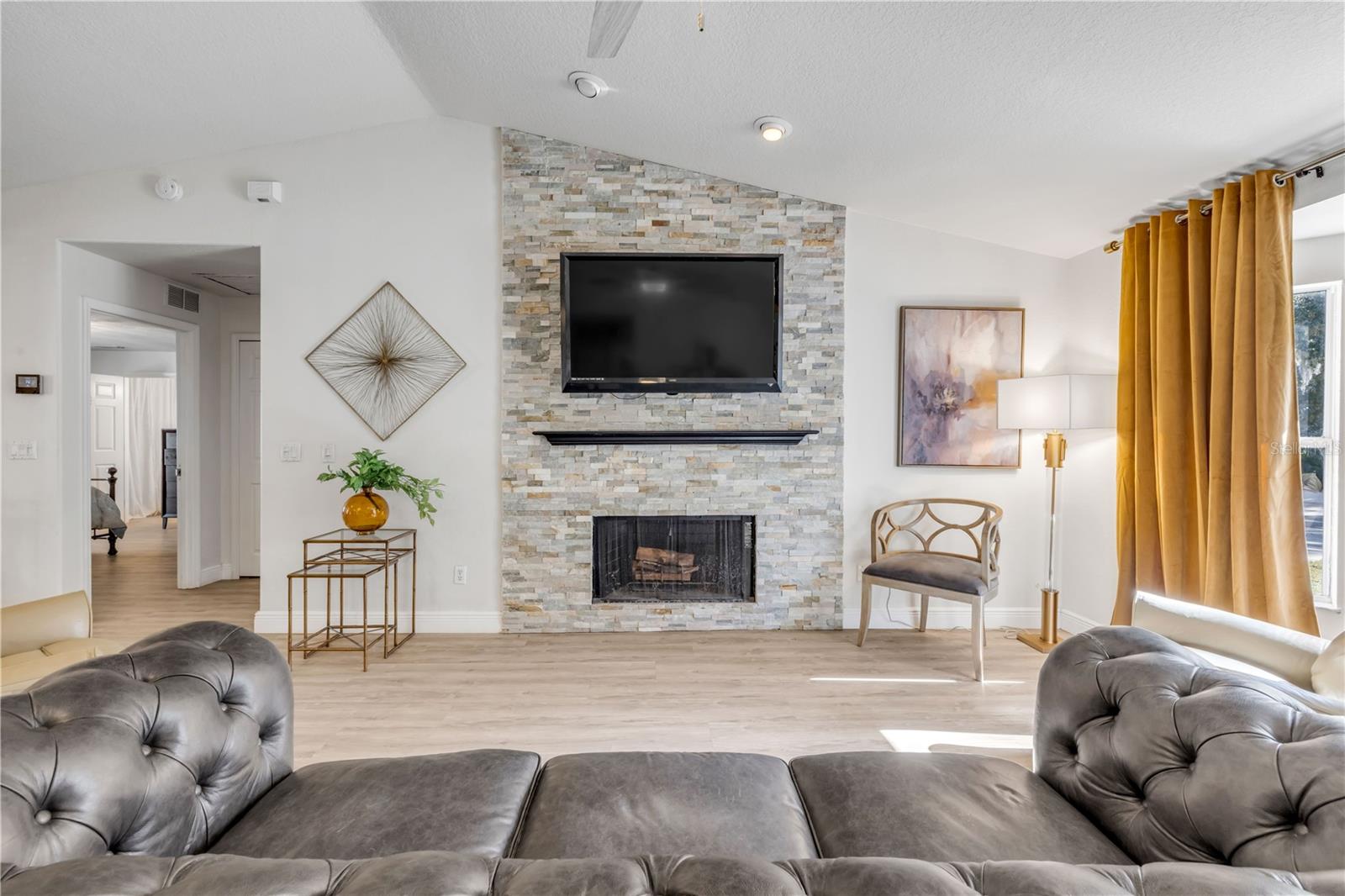 Image 14 of 51 For 223 Ariel Road