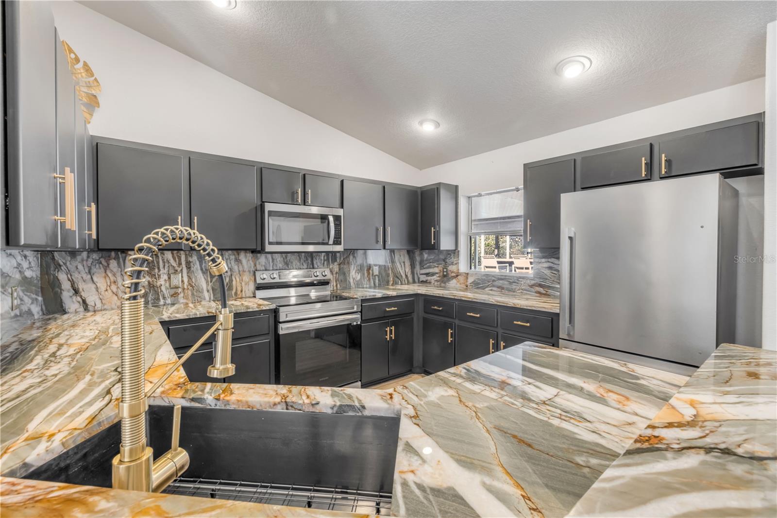 Image 19 of 51 For 223 Ariel Road