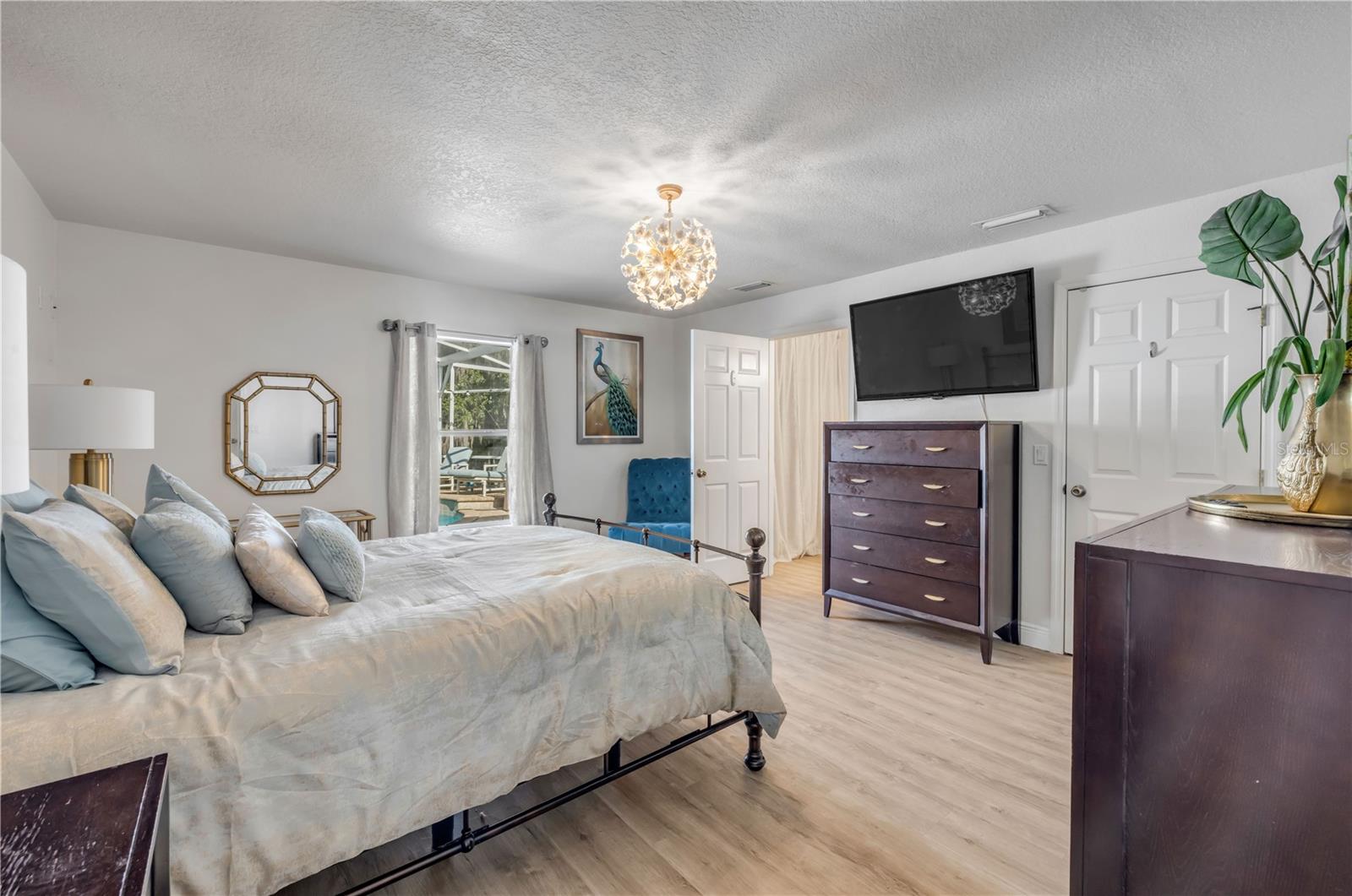 Image 24 of 51 For 223 Ariel Road