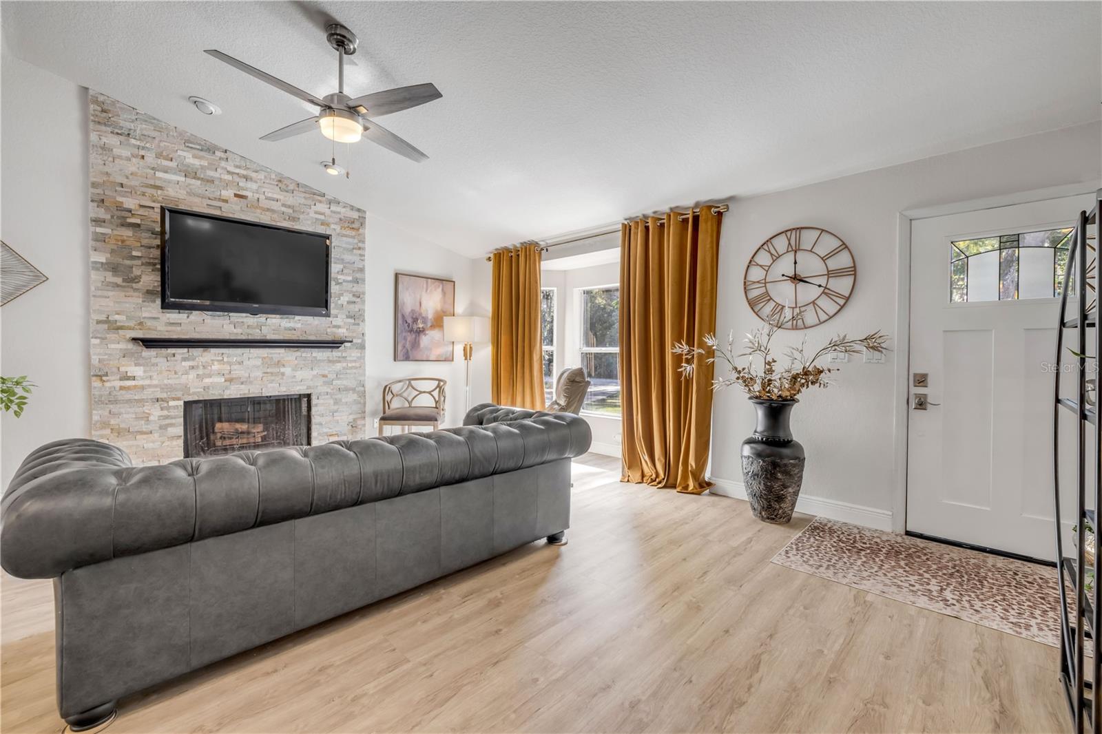 Image 9 of 51 For 223 Ariel Road