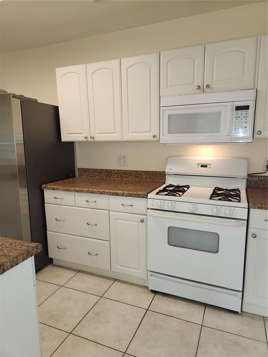 Image 11 of 37 For 486 Oak Street