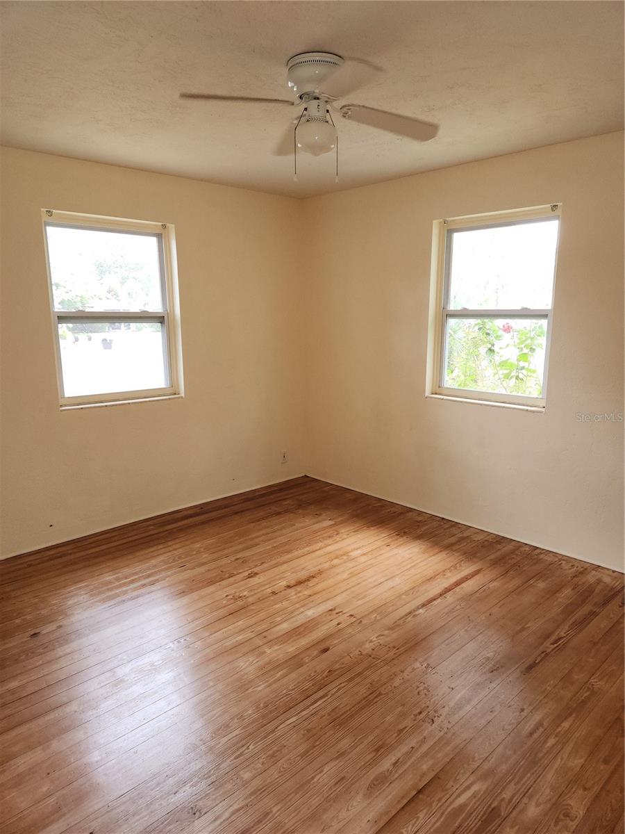 Image 13 of 37 For 486 Oak Street