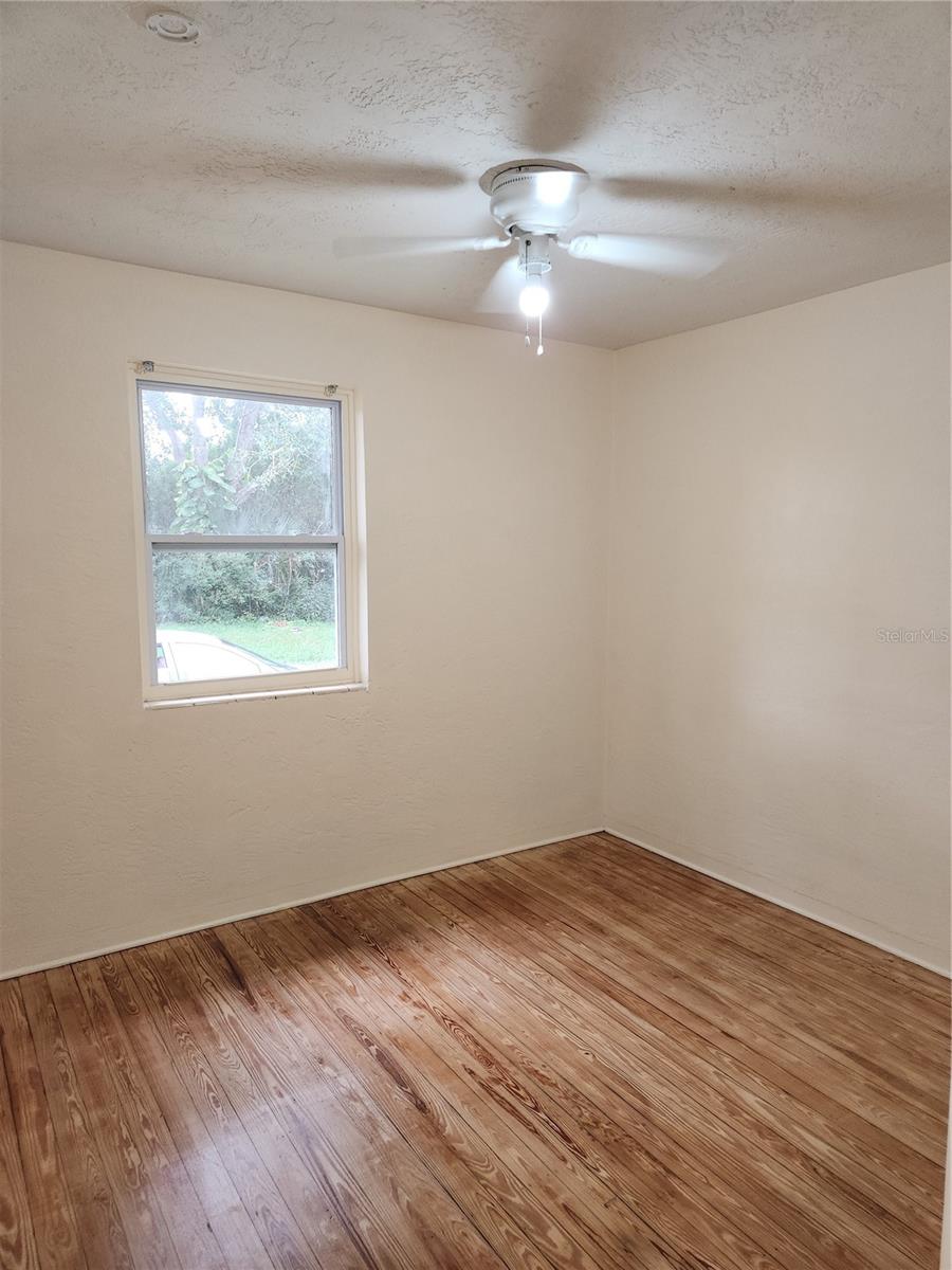 Image 14 of 37 For 486 Oak Street