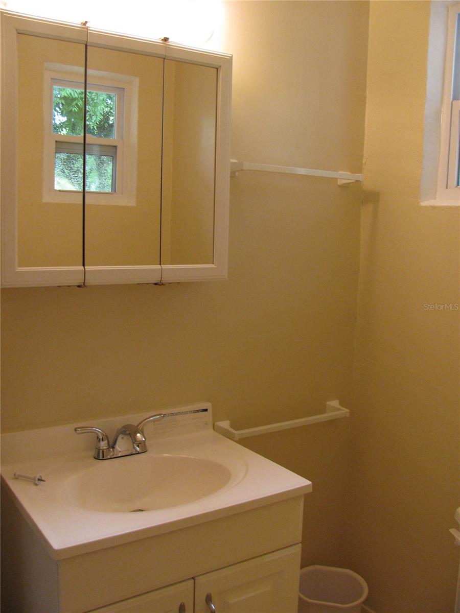 Image 25 of 37 For 486 Oak Street