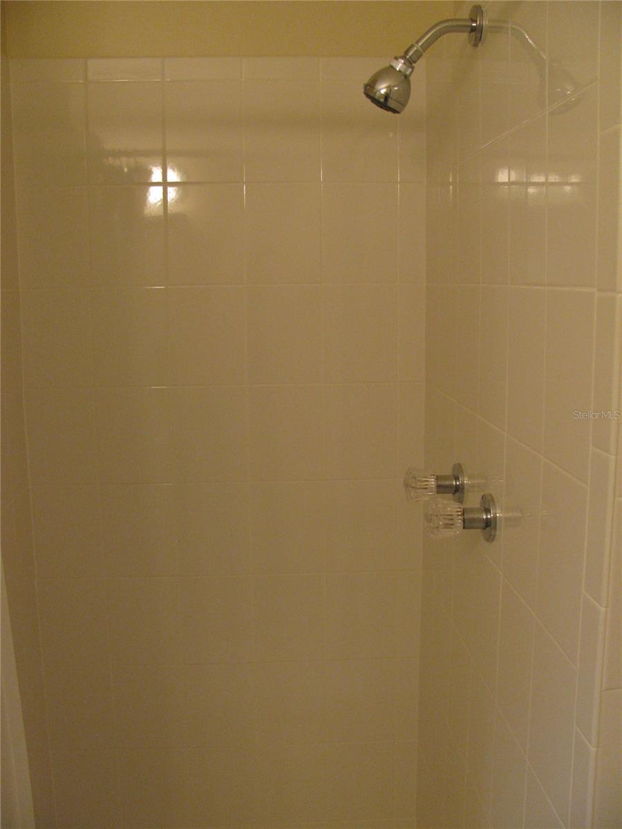 Image 26 of 37 For 486 Oak Street