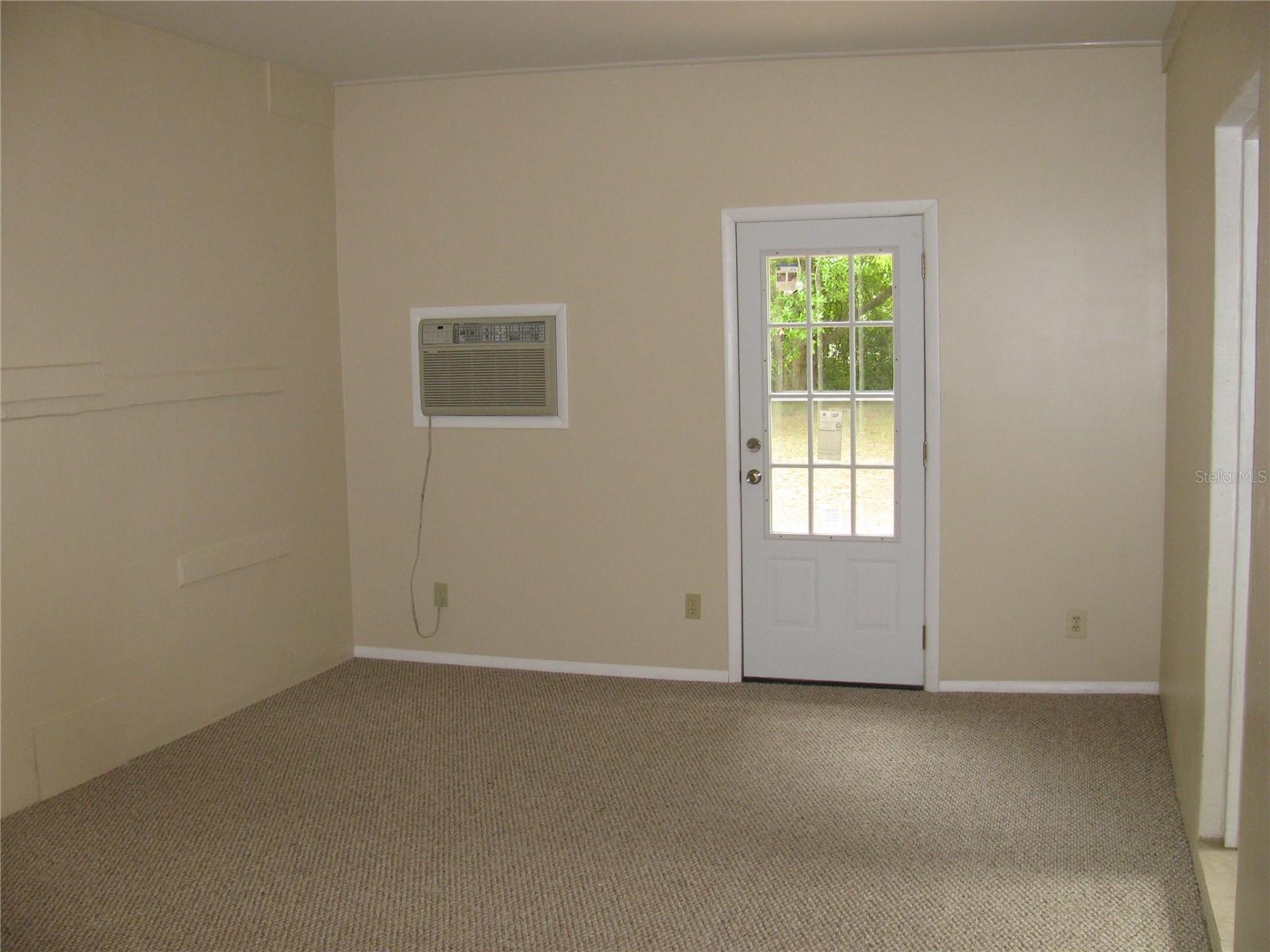 Image 29 of 37 For 486 Oak Street