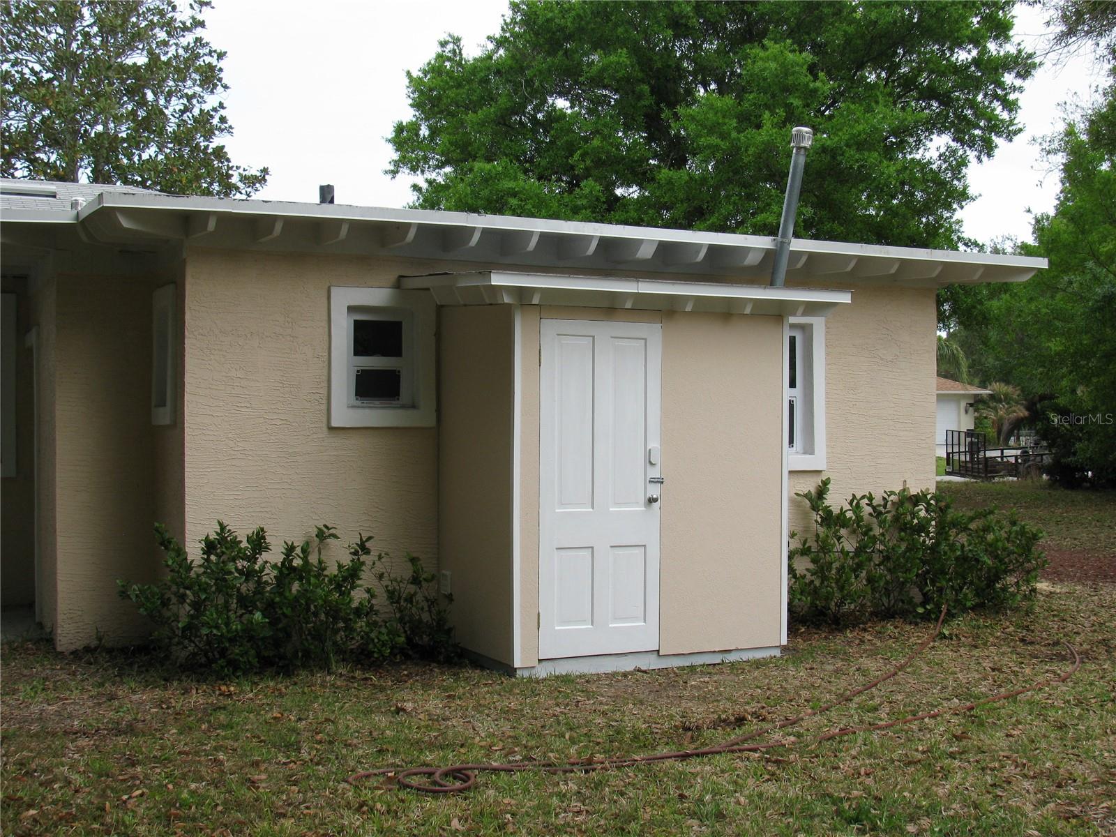 Image 35 of 37 For 486 Oak Street