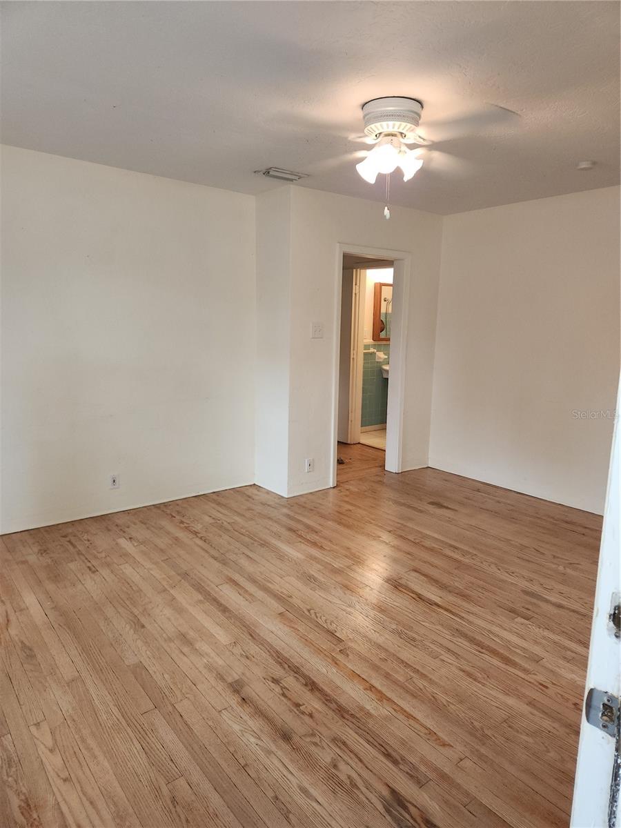 Image 6 of 37 For 486 Oak Street