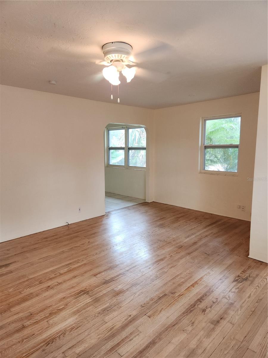 Image 7 of 37 For 486 Oak Street