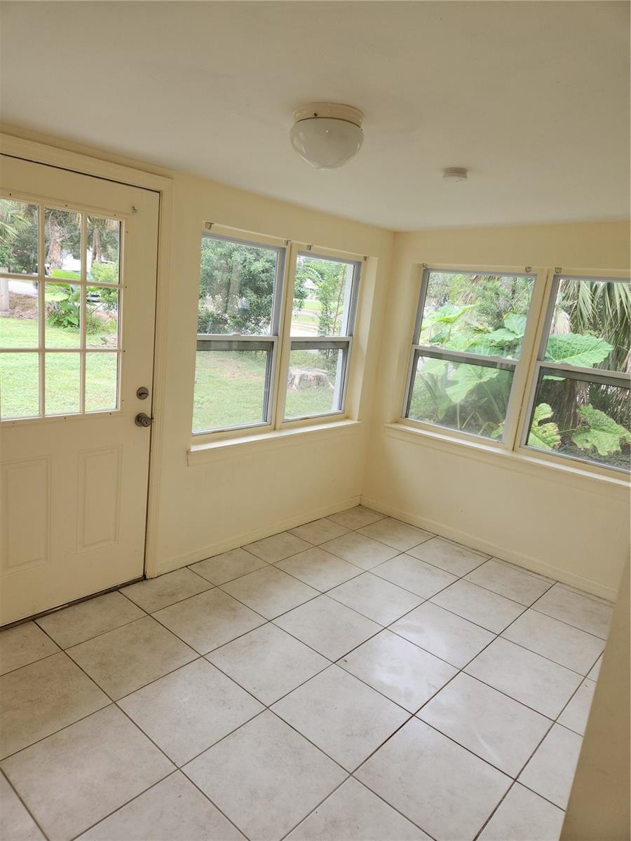 Image 8 of 37 For 486 Oak Street